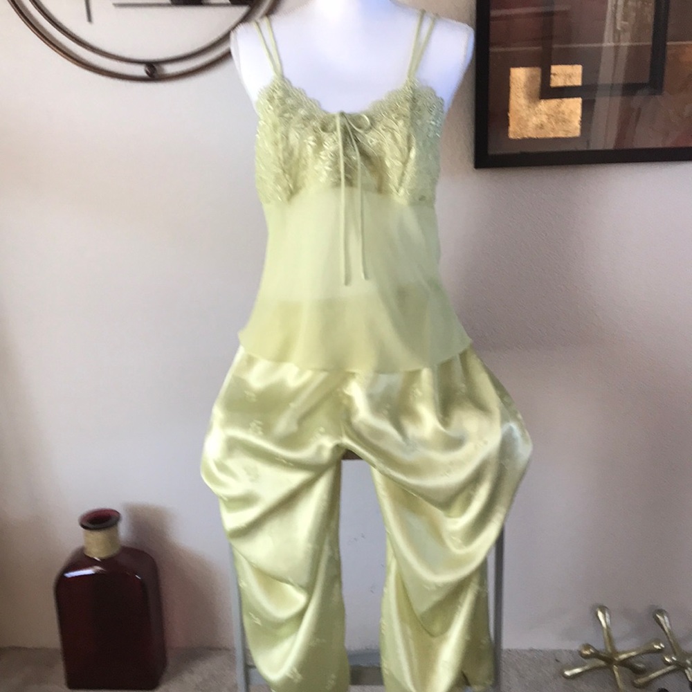 Camisole & Pants Sexy Green Lounging Pajama set